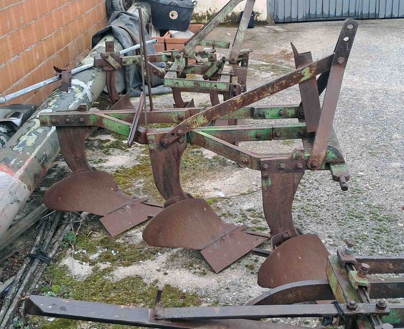 arado vertedera 3 hoja formón formon tractor huerto labranza labor alzar cv simple tracción traccion doble ebro deere fiat mf