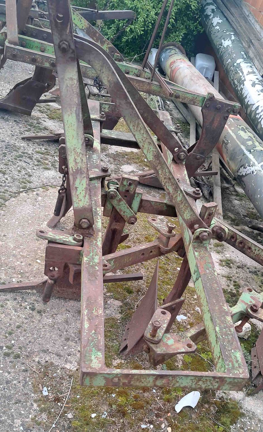 arado vertedera viña viñedo tractor cepa uva tractor poda trituradora picadora recogedor sarmiento intercepa industrias david