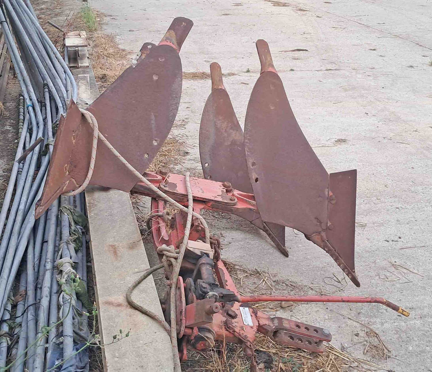 vertedera reversible mecanica mecánica 2 hoja tiro tractor cv alzar labrar arado labranza volteo giro tierra finca regadio