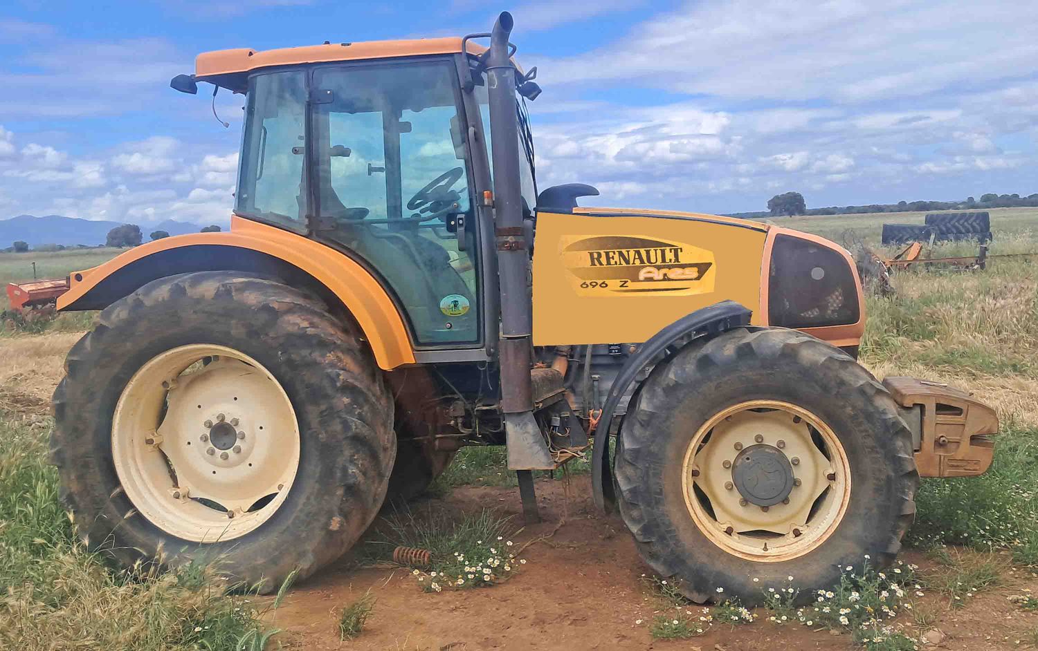 tractor doble tracción traccion Renault Ares 696-Z cambio semi-powershift 32 marchas 6 cilindros 145 cv velocidad horas rz