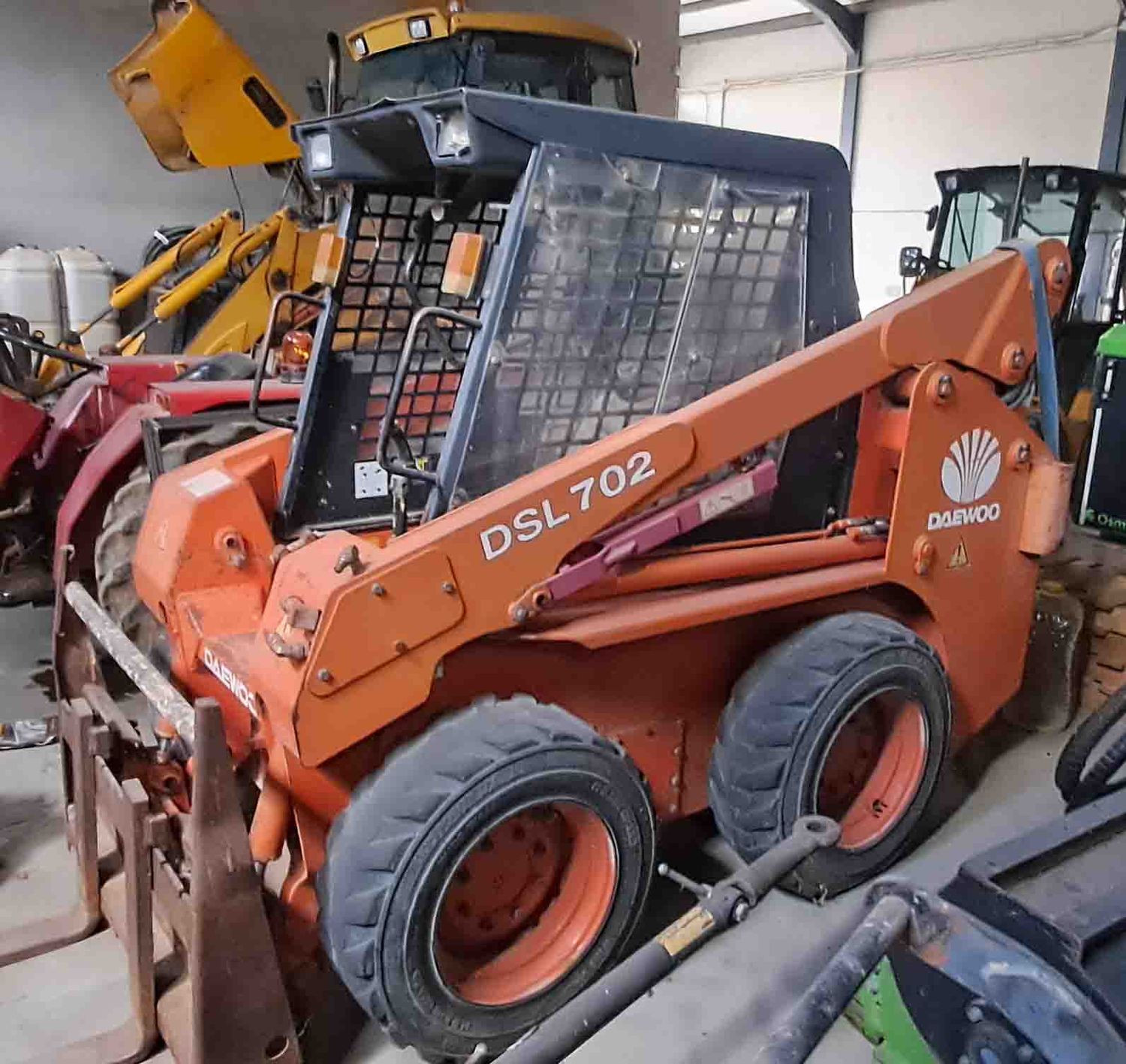 minicargadora mini cargadora daewoo DSL 702 cuchara pala cazo retro desbrozadora bobcat cartepillar jcb case kubota john deer