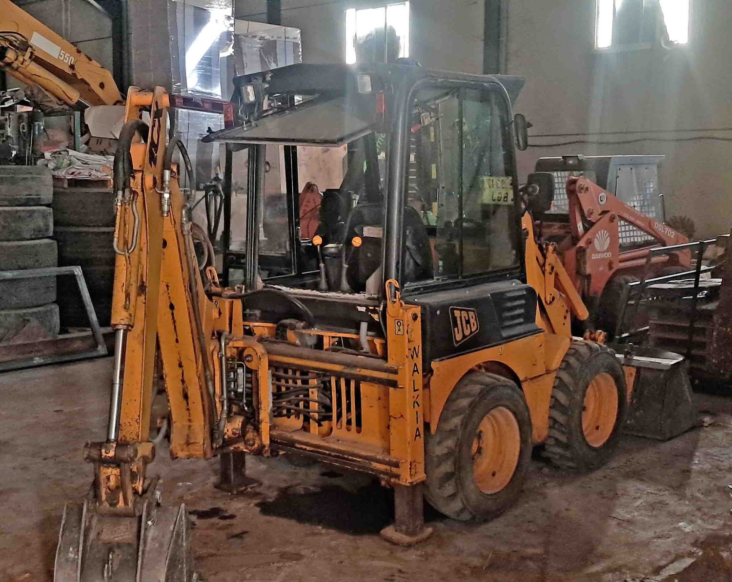 miniexcavadora mini excavadora retrocargadora JCB 1CX retro cuchara cazo martillo pinza uña portapalets excavación zanja obra