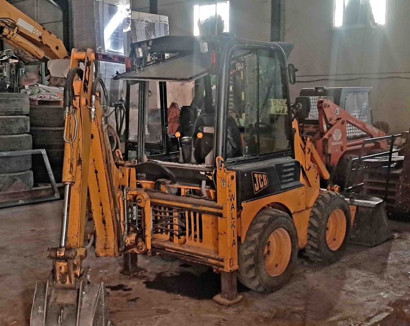 miniexcavadora mini excavadora retrocargadora JCB 1CX retro cuchara cazo martillo pinza uña portapalets excavación zanja obra