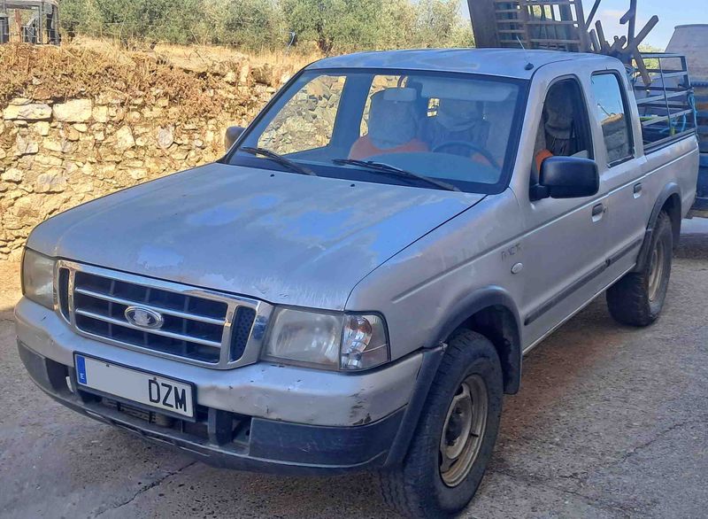 Todoterreno / Pick-up Ford Ranger, 2.500 cc, turbo, 109 cv, año 2005, 399.591 Kms, bola de remolque