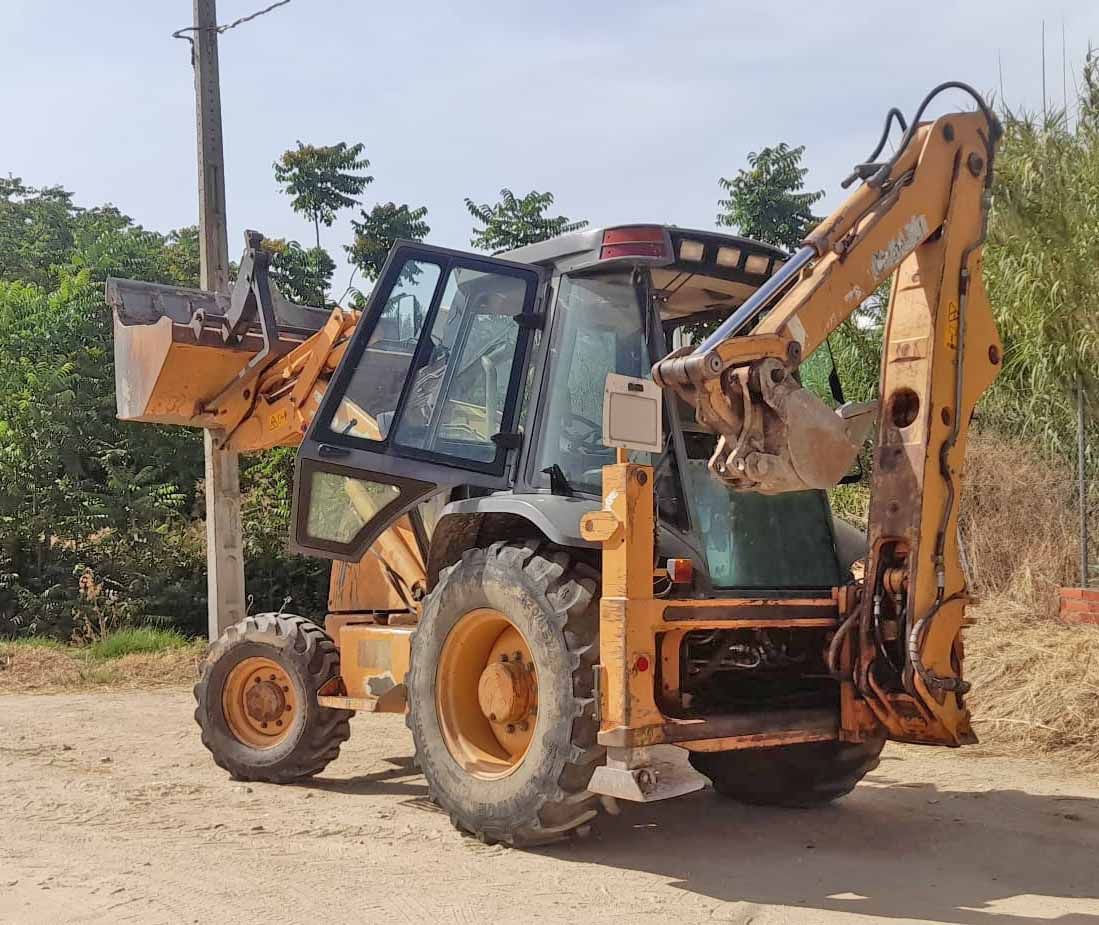 Retro excavadora / Mixta Case 580 Super M, año 2002, turbo, 95 cv, 4x4, peso 7.500 Kgs