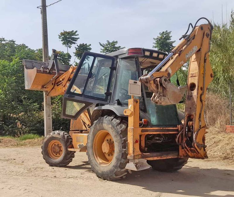 Retro excavadora / Mixta Case 580 Super M, año 2002, turbo, 95 cv, 4x4, peso 7.500 Kgs