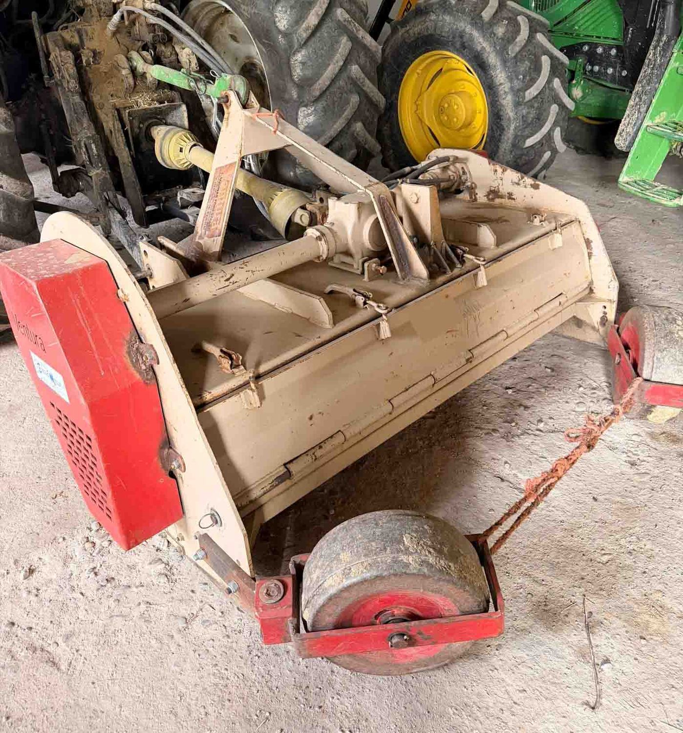 Trituradora de ramon Ventura 1,80 metro poda arbustos mantenimiento area verde tractor olivar arboles pistacho almendro deere