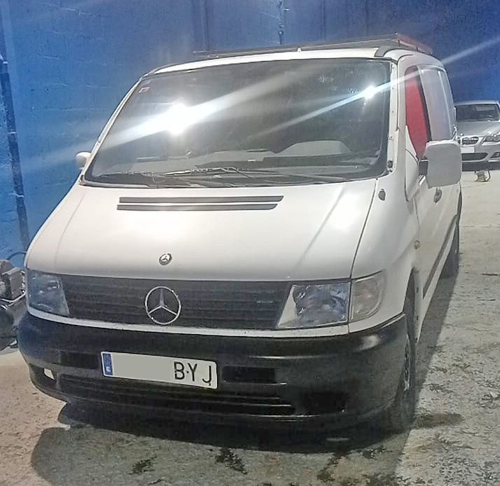 mercedes benz vito 112 cdi carga caja cerrada motor aire acondicionado transporte carretera carga paqueteria paquetería rueda
