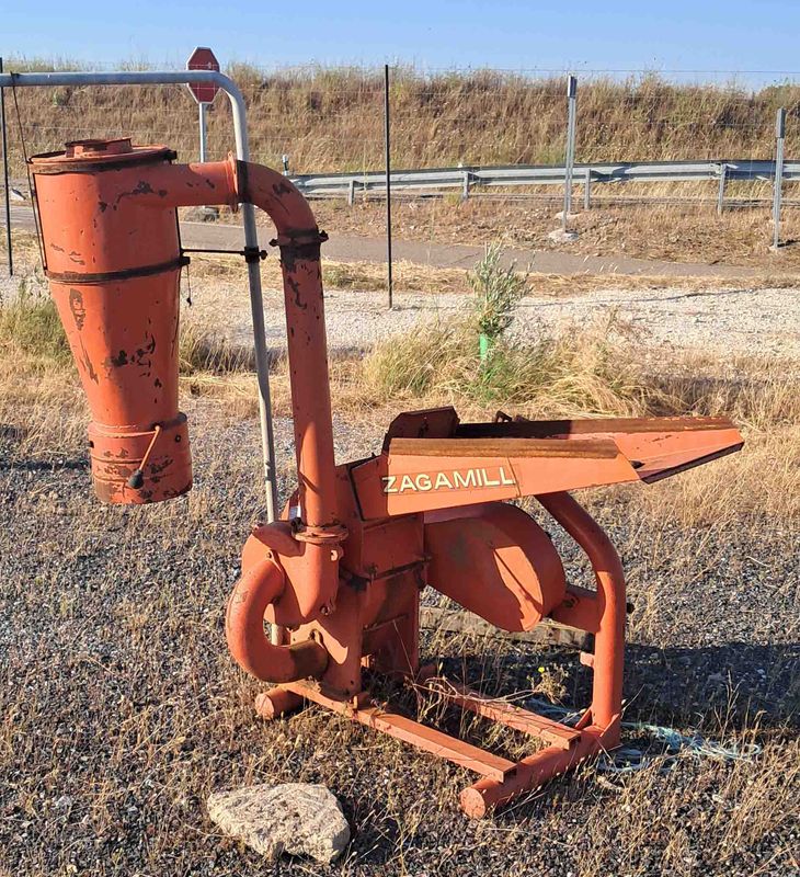 molino pienso cereal martillo cardan tractor forraje grano alimentacion alimentación ganado cerdo cabra vaca ternero oveja