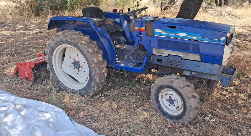 tractor mitsubishi MTE2000D rotavators agrator (AV-1400 huerto terreno hortaliza invernadero fresa tierra doble traccion case