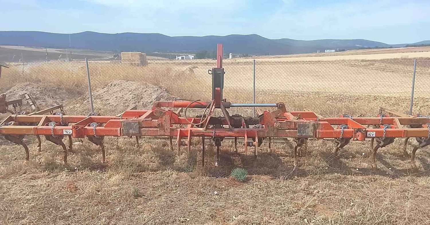 cultivador semichisel noli chisel brazo mordaza muelle rastra abatible hidraulico hidraúlico tractor desahogo fendt john deer