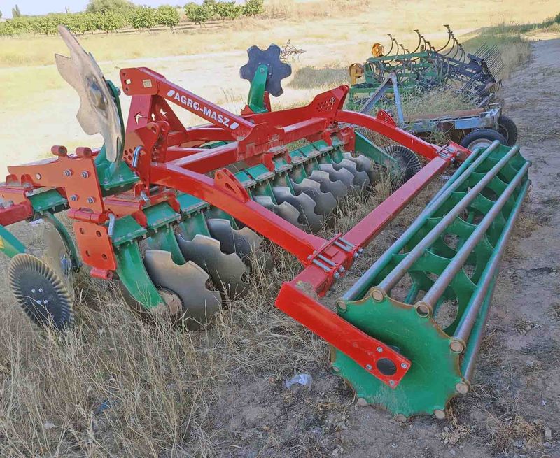 grada rápida rapida agro-masz agro masz BTC30 26 cisco arado picar hierba tractor cv terreno doble tracción traccion massey