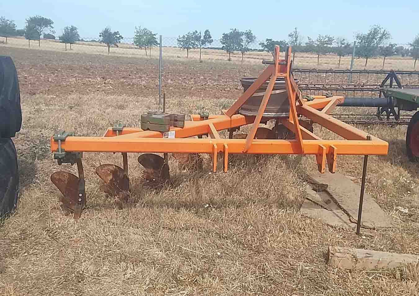 arado vertederin vertederín minivertedera mini vertedera cohecho mordaza brazo muelle tractor labor case same new holland