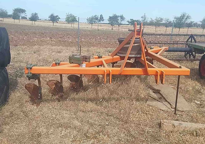 arado vertederin vertederín minivertedera mini vertedera cohecho mordaza brazo muelle tractor labor case same new holland