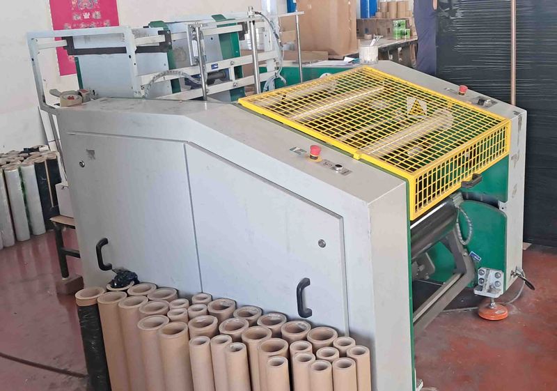 rebobinadora cortadora film Kram PST-2 bobina jumbo yumbo canuto paletizadora embalaje palet industrial plastico plástico pvc