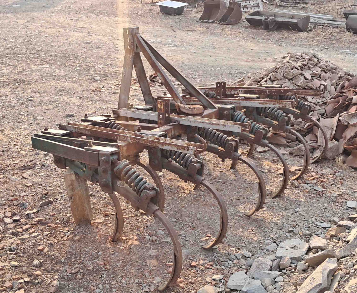 cultivador semichisel 11 brazo mordaza muelle ransomer 40 x 25 32 x 32 80 x 80 labor trabajo tractor cv arar barbecho cereal