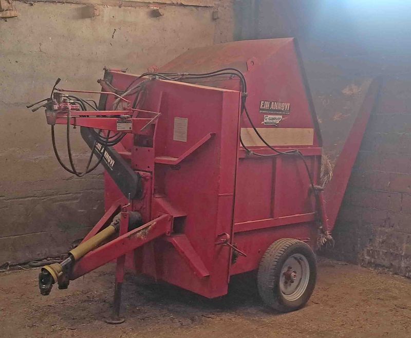 encamadora annovi tp-1500 encamado alimentación alimentacion tractor remolcada vaca leche lechera cuchilla fresa salida alpac