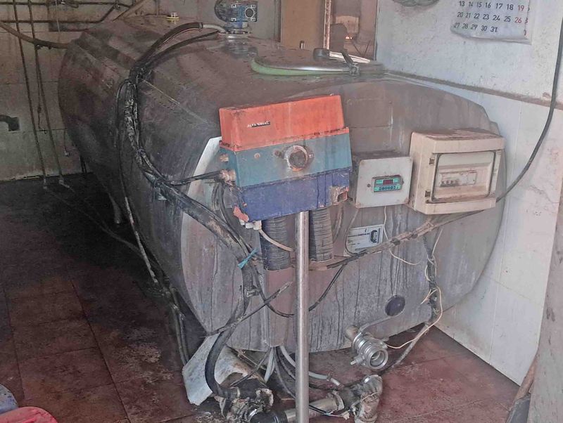 tanque deposito depósito leche 1800 litro litros vaca ordeño cabra oveja rebaño sala tetilla unidad final bomba vacío vacio