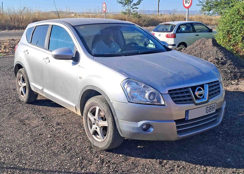 turismo nissan qashqai gasolina 140 cv año 2008 enganche remolque bola todo terreno rueda carretera viaje 5 plaza maletero