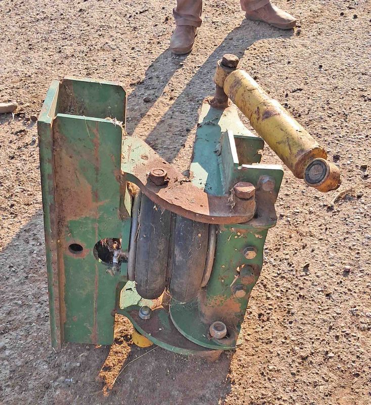 soporte amortiguacion amortiguación neumática  neumatica contrapesos John Deere 7600 7700 7800  7410 7510 7610 7710 7810