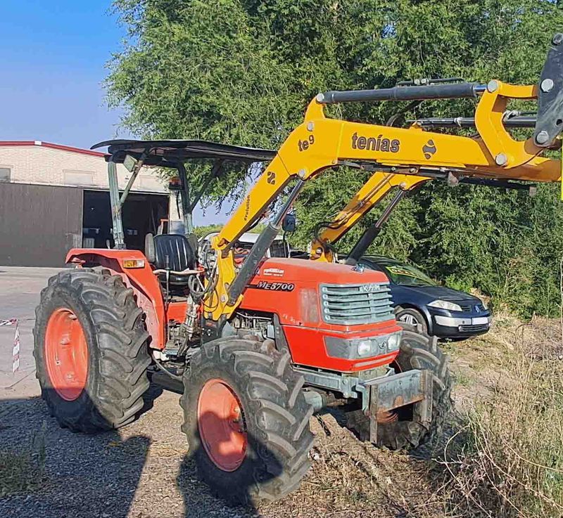 tractor doble traccion tracción kubota ME5700 pala tenias te9 cv agricultura agrícola alpaca granja cebadero remolque brazo