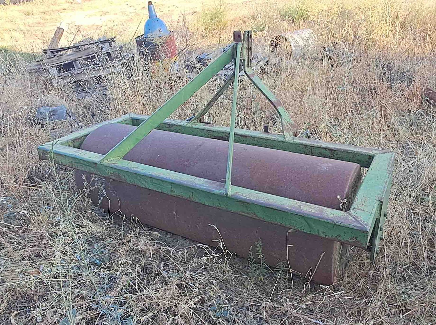 rulo rodillo cilindro compactacion compactación tierra olivar huerto invernadero hortaliza cebolla patata siembra piedra 