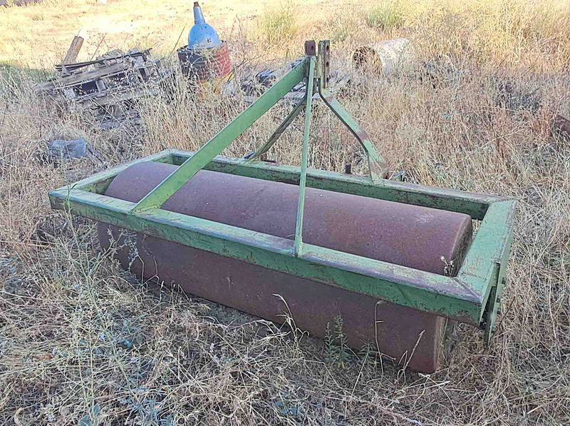 rulo rodillo cilindro compactacion compactación tierra olivar huerto invernadero hortaliza cebolla patata siembra piedra 