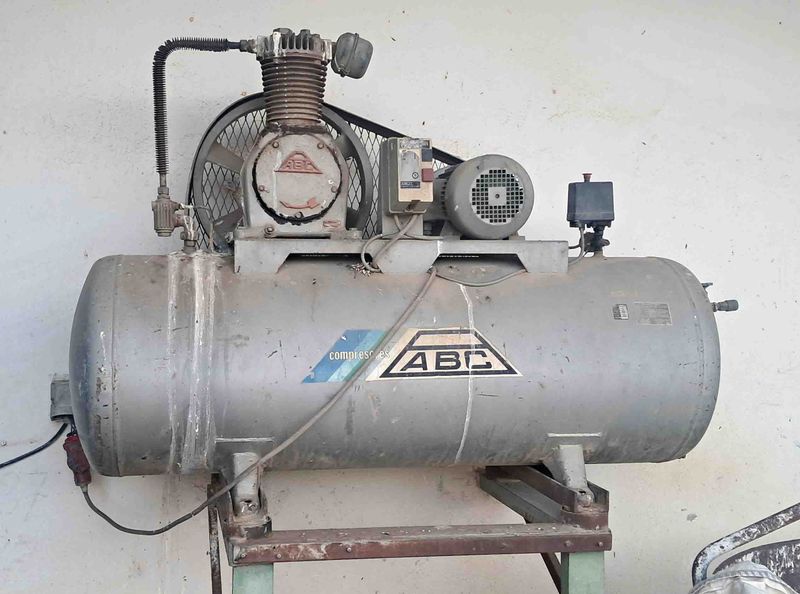 compresor aire trifásico trifasico 300 litros litro 8 kilos presión presion