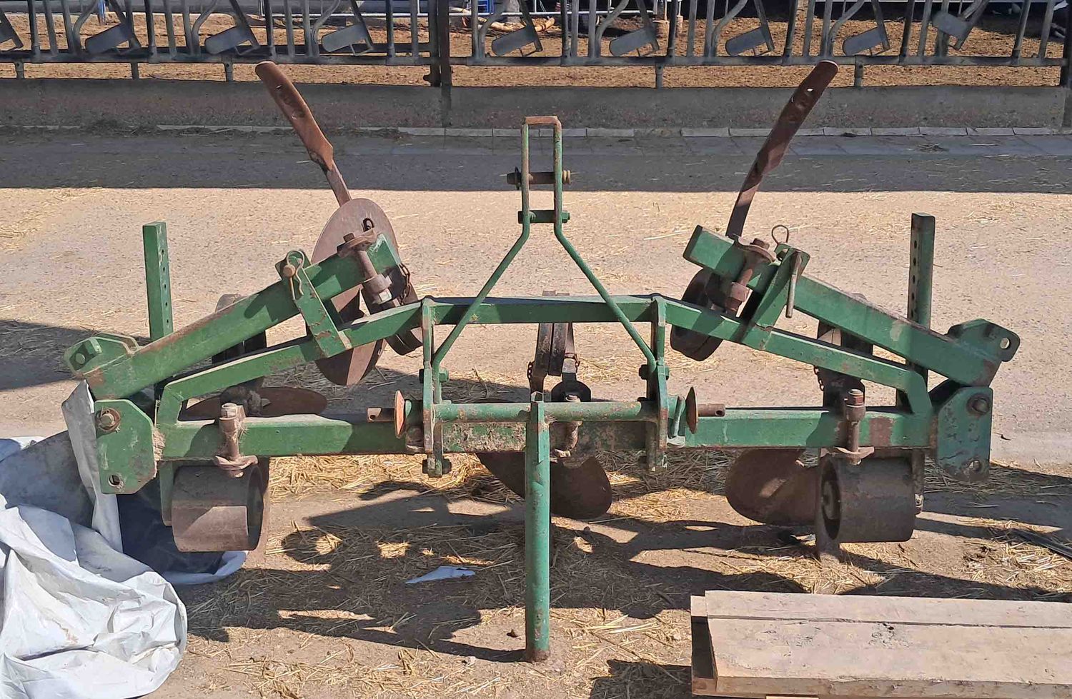 cultivador abatible 5 brazo rueda profundidad brazo ransomer enganche rapido labor maiz tercer punto tractor huerto mordaza