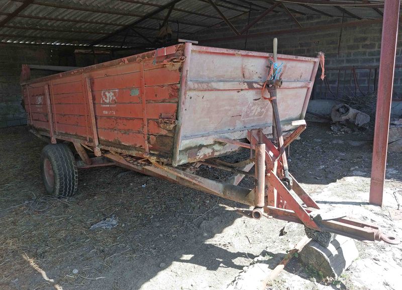 remolque esparciador repartidor distribuidor basura estiercol estiércol jf 4 cadena 1 eje toma fuerza tractor kg kilo tractor