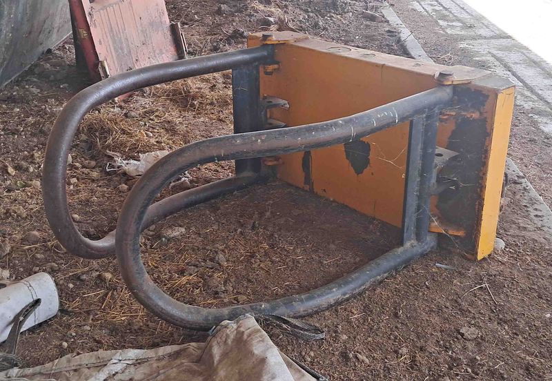 pinza pala tenias alpaca bola paca redonda plastificada tractor b3 b4 rotoempacadora forraje cuerda malla pita camara holland