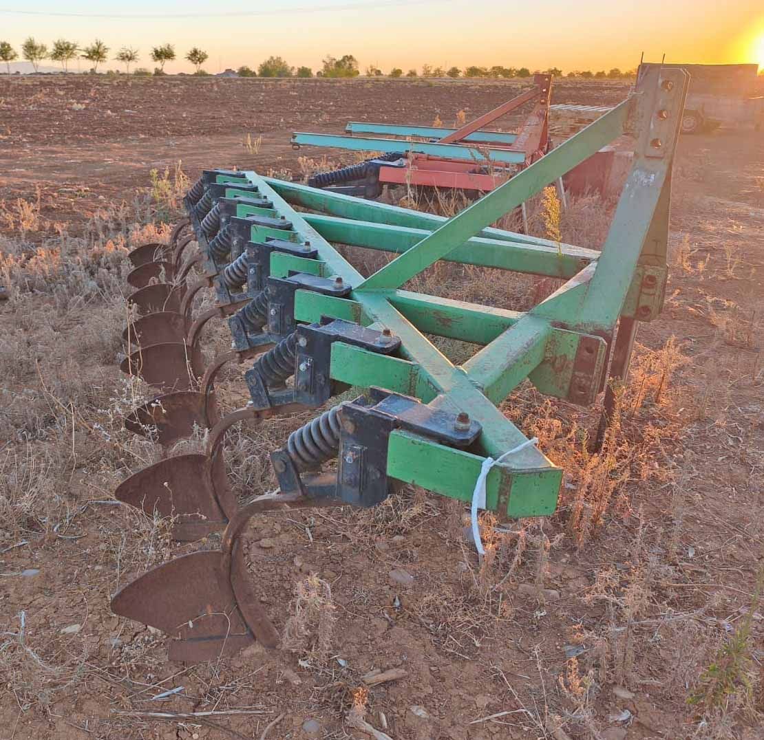 arado vertedera vertederines vertederín vertederin coche 8 brazo mordaza muelle alzar labor levantar barbecho tractor tierra