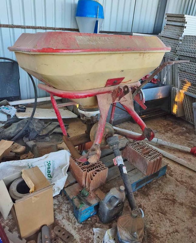 abonadora vicon pendular rabo 400 kg kgs kilo kilos simiente semilla grano tractor abanico abonar sembrar tapar cultivador