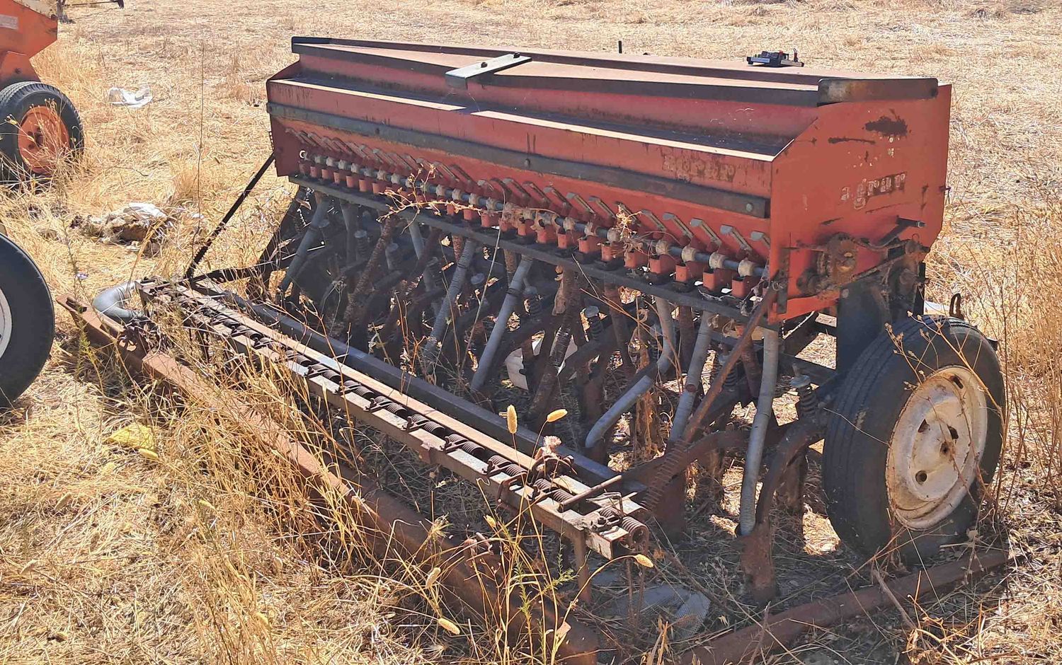 sembradora cereal roger xr reglas alfalfa garbanzo trasera tractor bota botas tolva siembra brazo rastra cajon cajón case