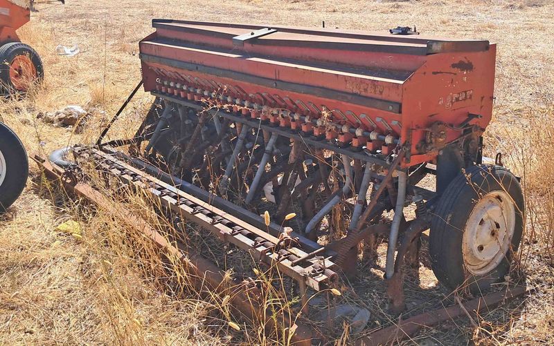 sembradora cereal roger xr reglas alfalfa garbanzo trasera tractor bota botas tolva siembra brazo rastra cajon cajón case