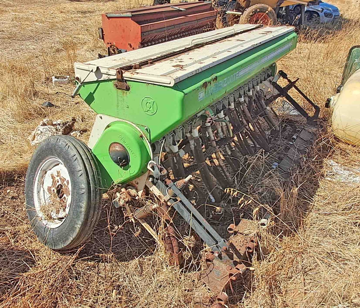 sembradora solano horizonte 19 bota botas 2 filas 2 tolvas simiente abono rastra tractor siembra sembrado cereal alfalfa case