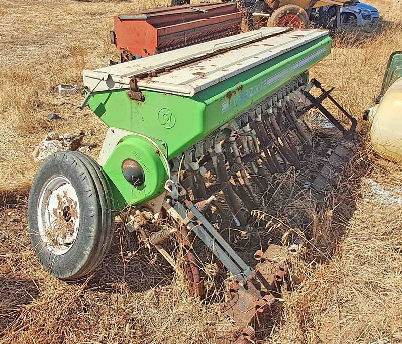 sembradora solano horizonte 19 bota botas 2 filas 2 tolvas simiente abono rastra tractor siembra sembrado cereal alfalfa case