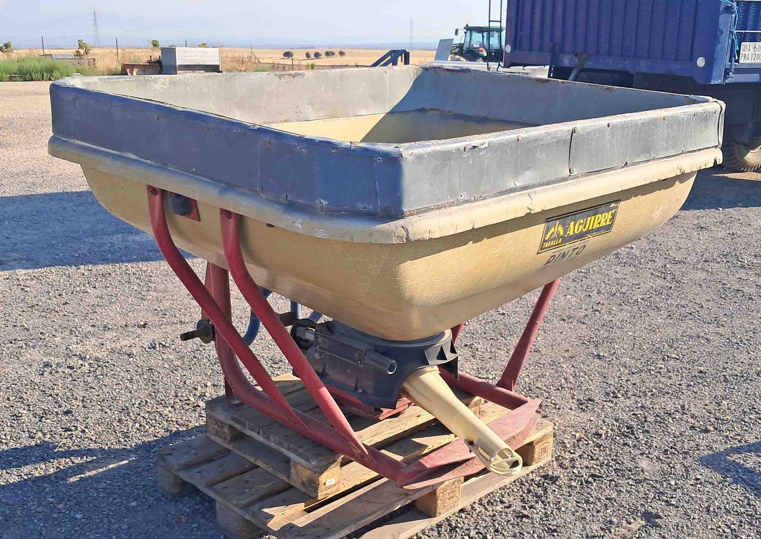 abonadora pendular aguirre pendulo cardan tolva capacidad kilo kg suspendida tractor abono siembra cereal vicon rabo pulpo