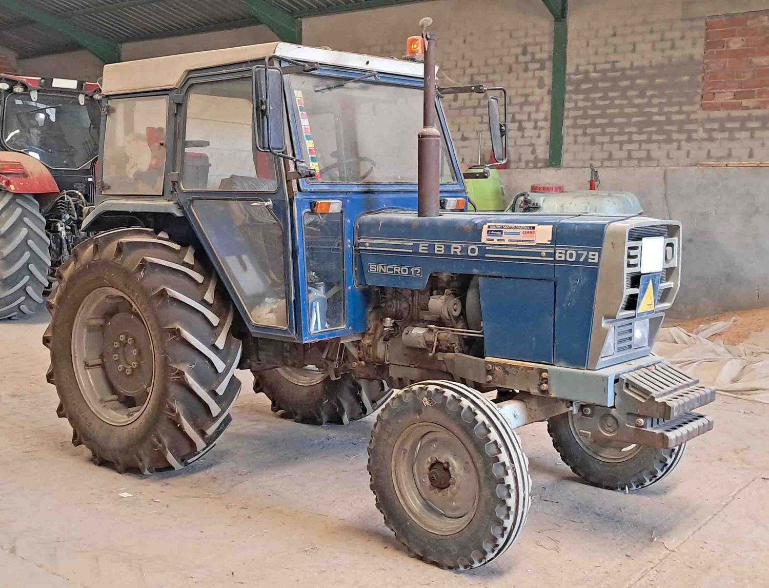 tractor ebro 6079 perkin perkins simple traccion tracción cultivador vertedera abonadora elevador toma fuerza direccion case
