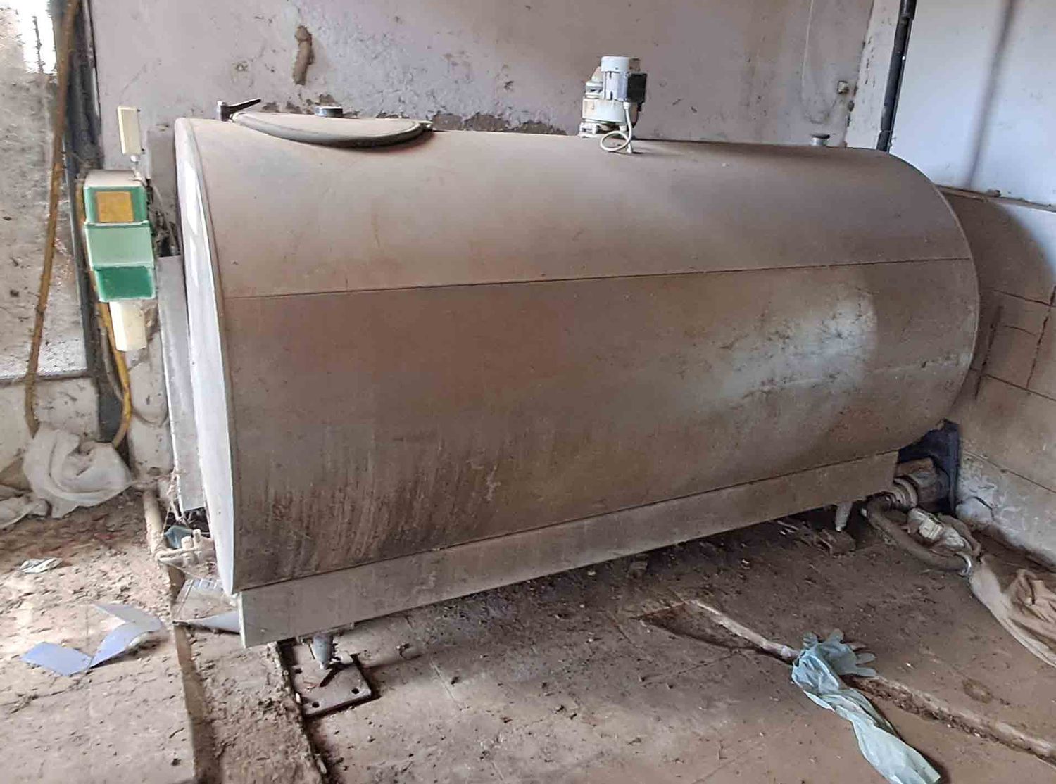 tanque depósito deposito cisterna manus leche 2.000 litros litro sala ordeño vaca oveja cabra frisona murciano granadina case