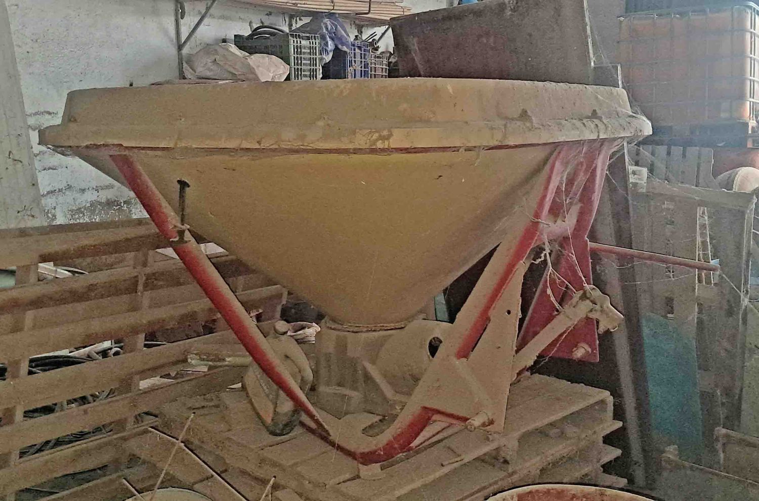 abonadora suspendida pendular vicon 600 kilo kg capacidad tractor siembra abono segadora empacadora agrupador alpaca pequeña