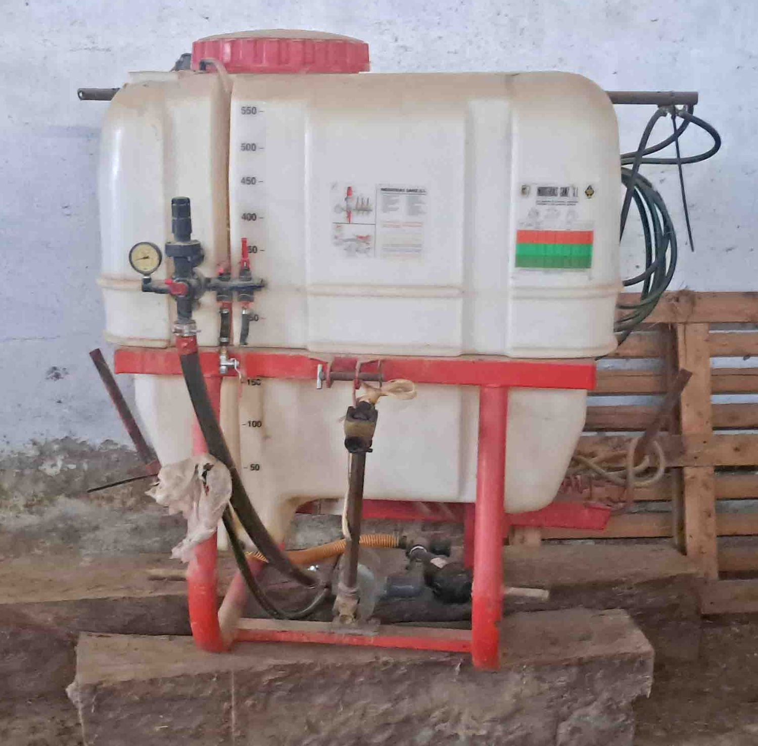 pulverizador suspendido cuba sulfatadora tratamiento producto fitosanitario industrias sanz 600 litro l litros tractor deuzt