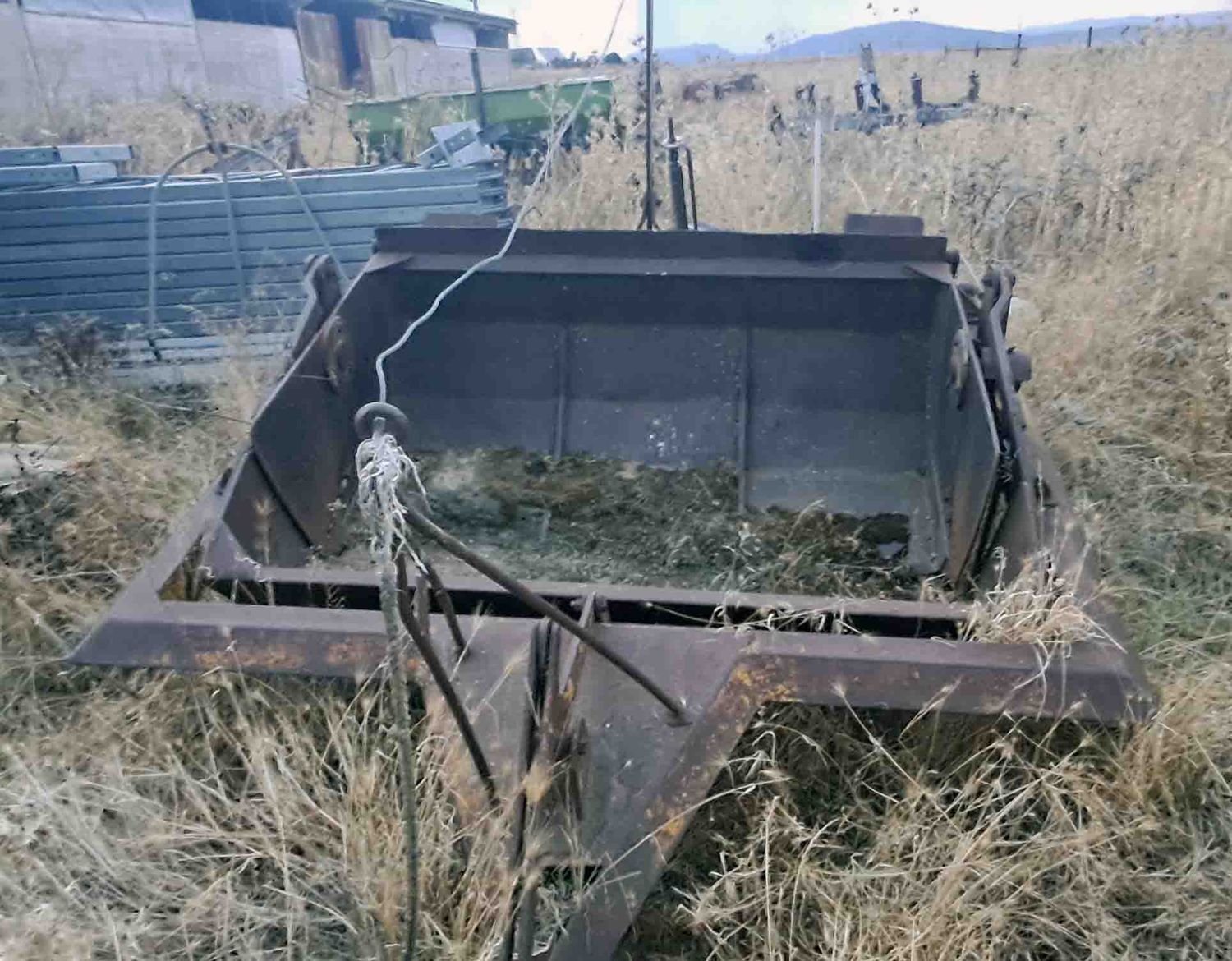 trailla robadera movimiento tierra transportadora niveladora 1 m3 remolcada tractor nivelación nivelacion refinadora traílla