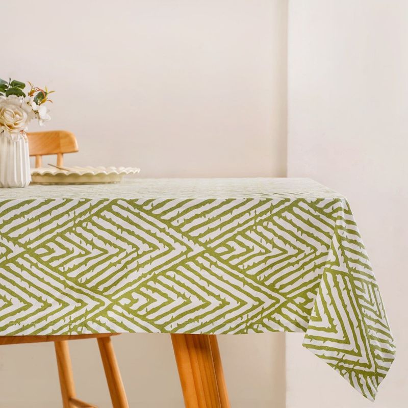 Valley Of Spring 6 Seater Table Cloth Green 217x168cm