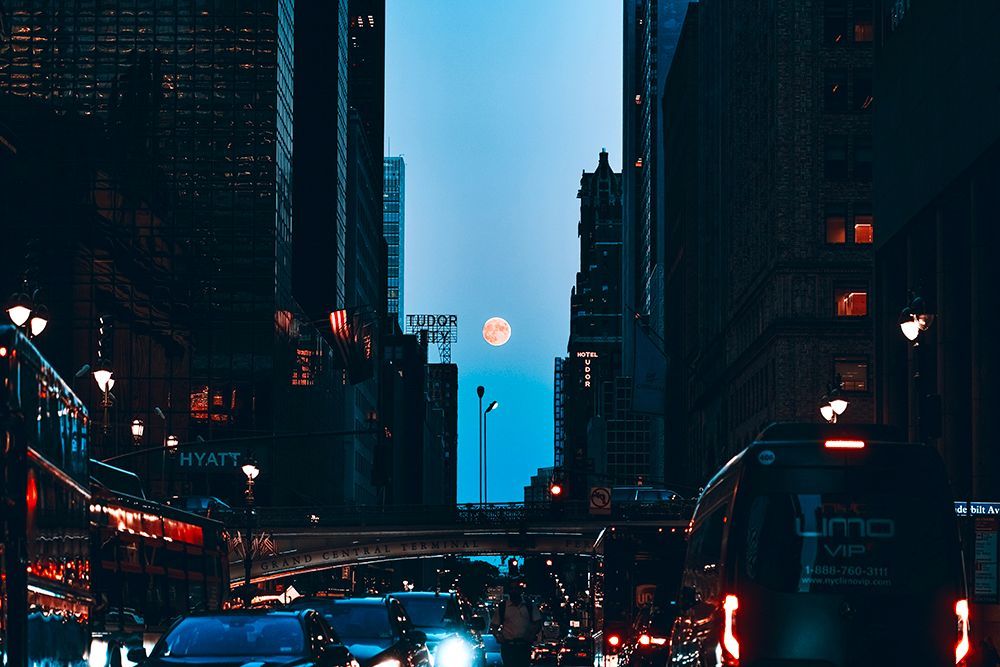 Manhattan Moon &amp; Traffic - Cinematic City Photography