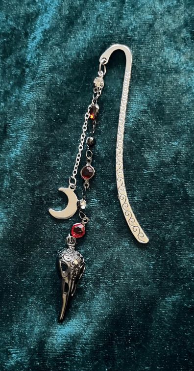 Lesezeichen "Rabenschädel und Mond"