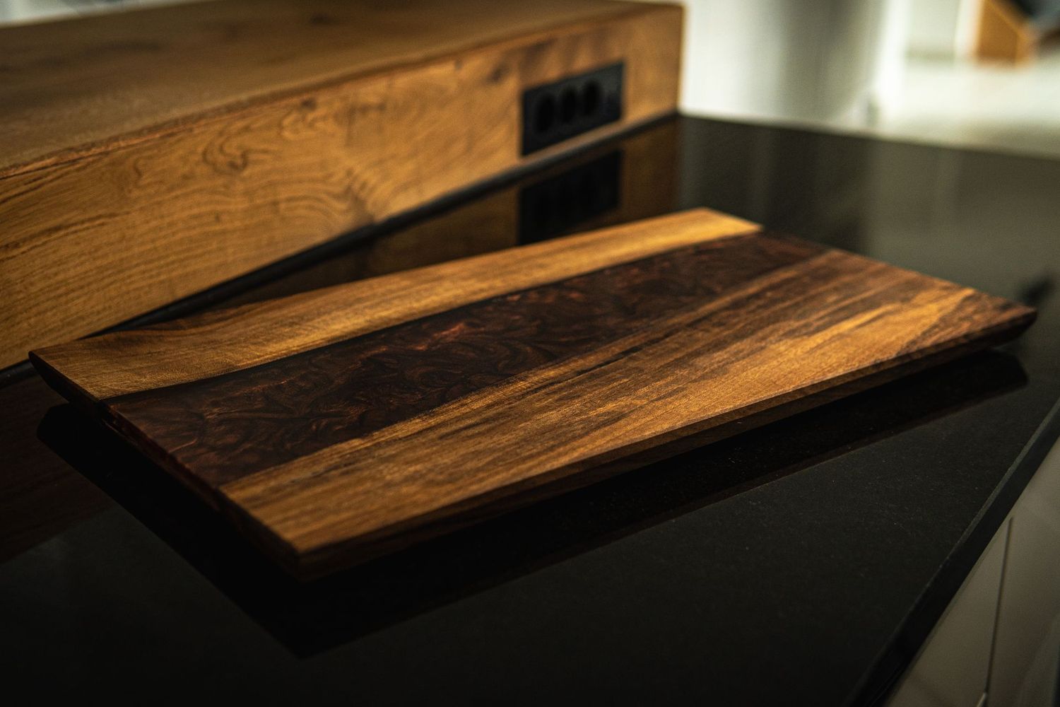 Servierbrett Nussbaum - Red lava flow