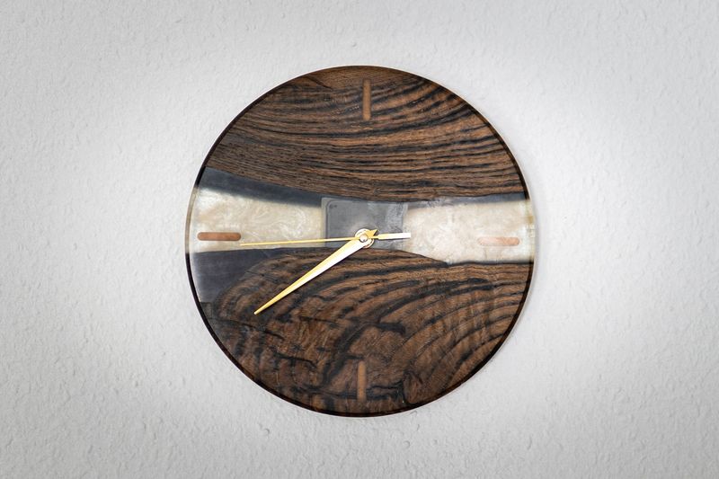 Wanduhr Mooreiche - Golden accents Wanduhr Mooreiche - Golden accents