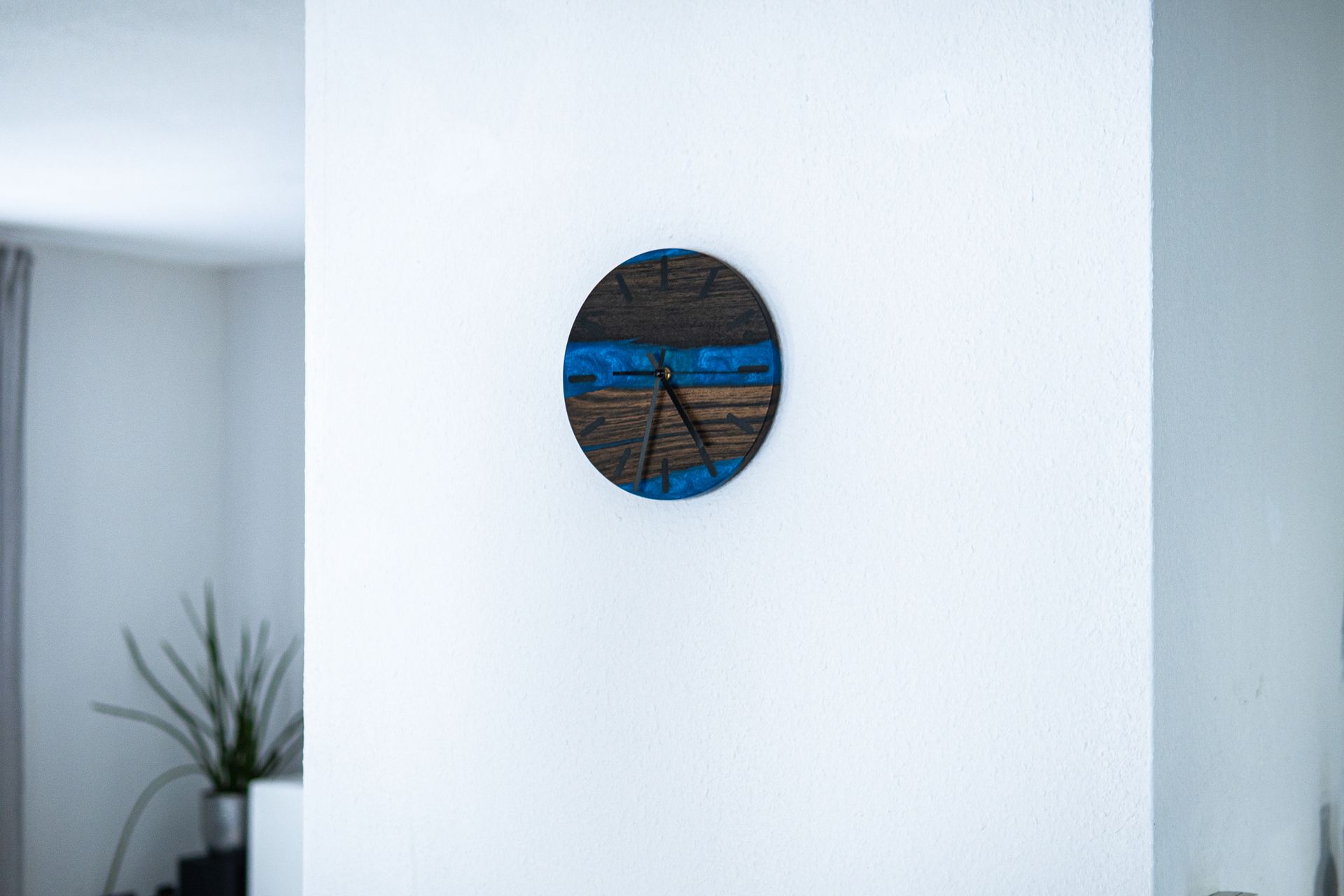 Wanduhr Mooreiche - Blue rivers