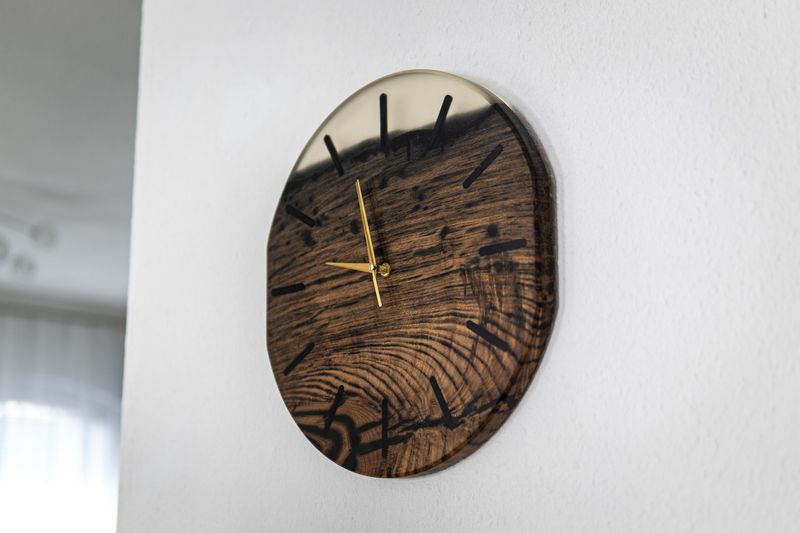 Wanduhr Mooreiche - Clear Edge Wanduhr Mooreiche - Clear Edge